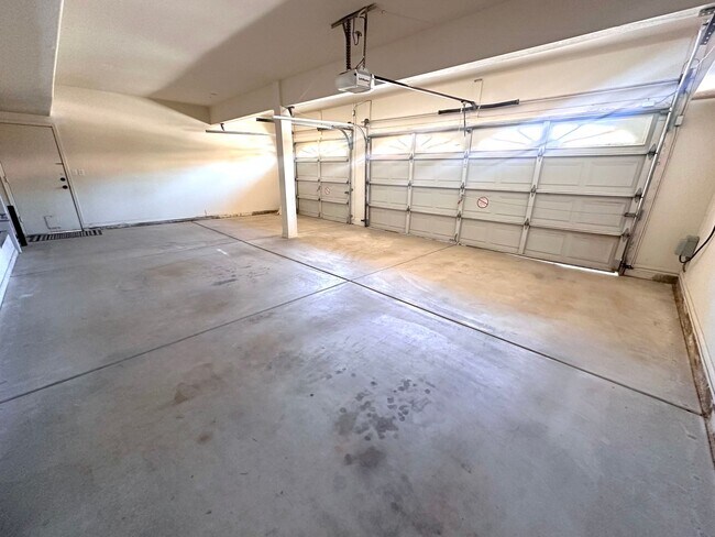 Building Photo - 1601 E Glenhaven Dr
