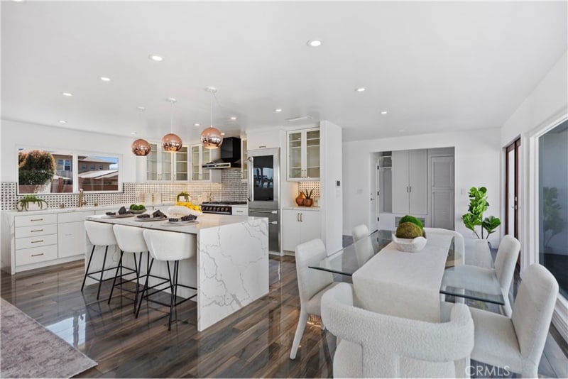 Building Photo - 496 E 16th St