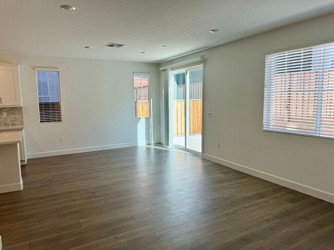 Building Photo - New Bay Point Home