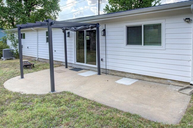 Building Photo - 5407 Manor Rd