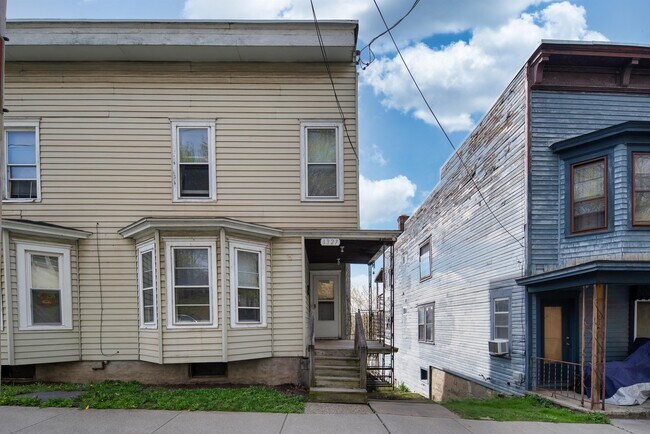 Building Photo - 1327 1st St