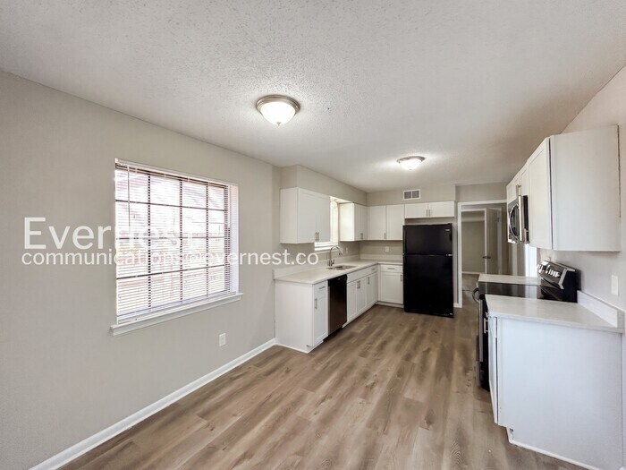 Building Photo - 3333 Leschallas Dr