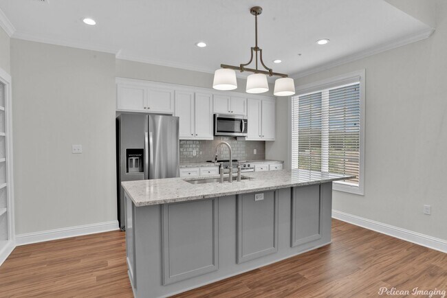Building Photo - Luxury, Convenience & Fun All in One! Noth...