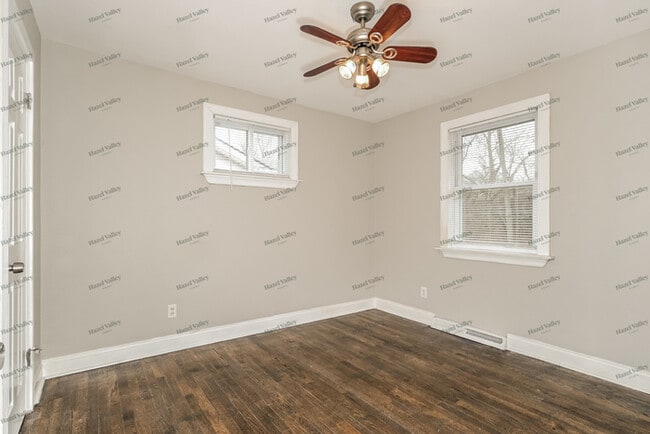 Building Photo - 118 Martigney Dr