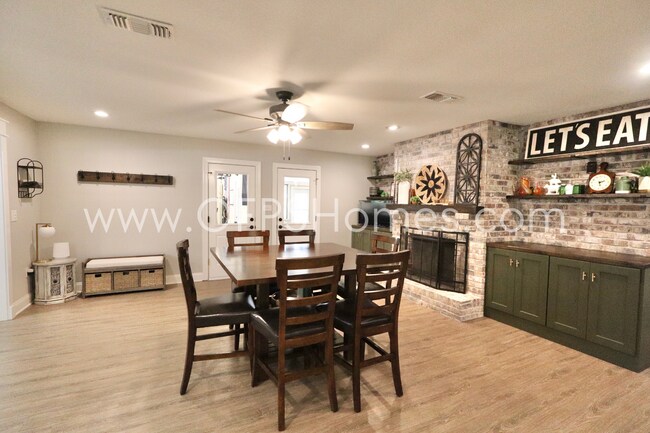 Building Photo - Spacious 5BR/3BA Brick Home in Overbrook