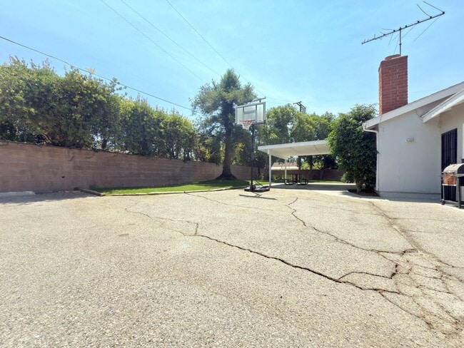 Building Photo - 9630 Wilbur Ave