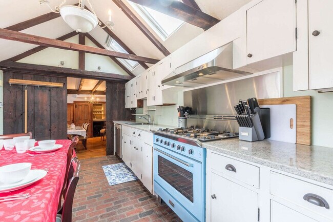 Building Photo - 21 Mugford St