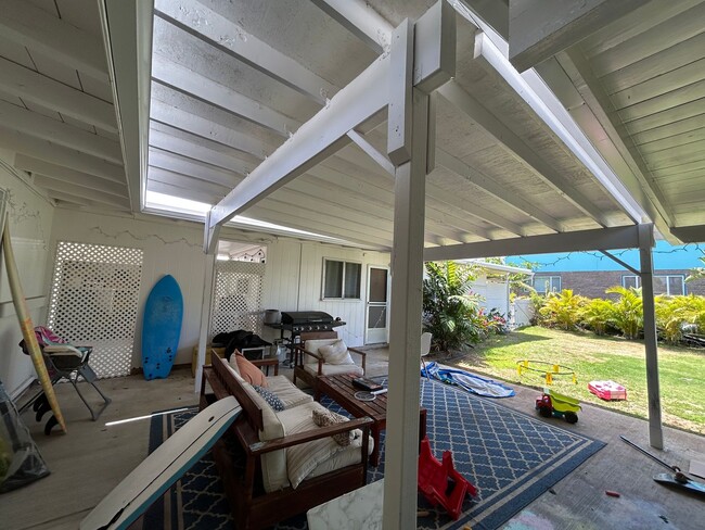 Building Photo - Beautifully Renovated Kailua Home | Walk t...
