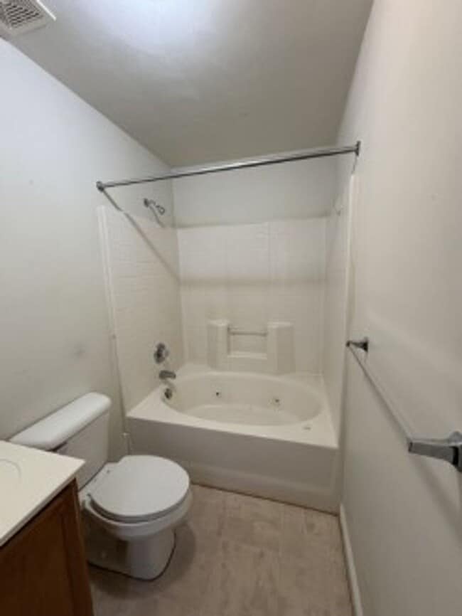 Building Photo - Huntersville