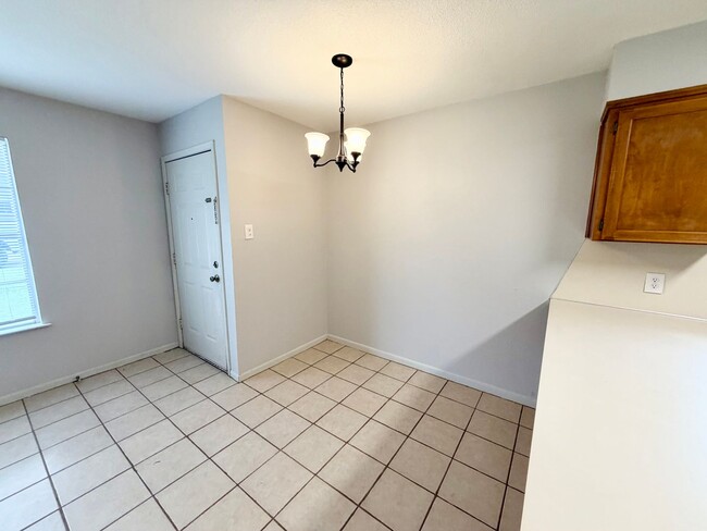 Building Photo - Move-In Ready 2BR Duplex | Private Yard | Great Location | Pets Welcome
