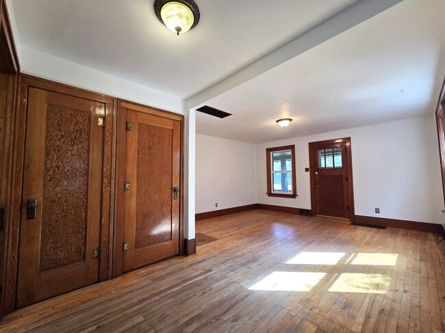 Building Photo - 5782 Bridger Canyon Rd