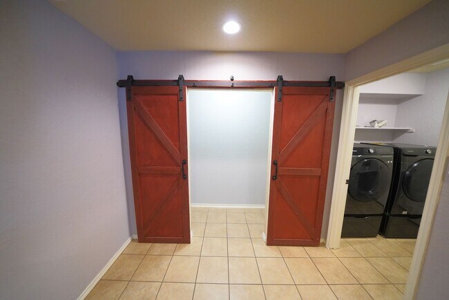 Building Photo - Great 4 Bedroom, 2.5 Bathroom Home Now Ava...