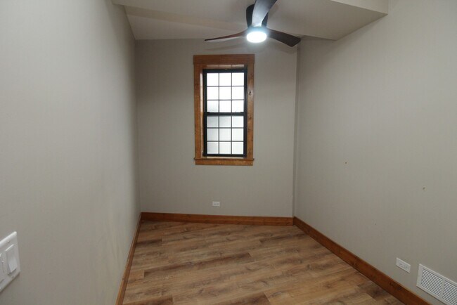 Building Photo - 1717 N Winchester Ave