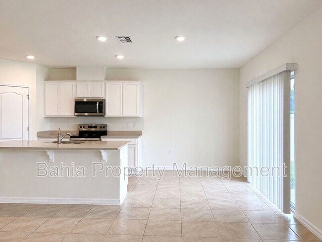 Building Photo - 869 Ambleside Dr