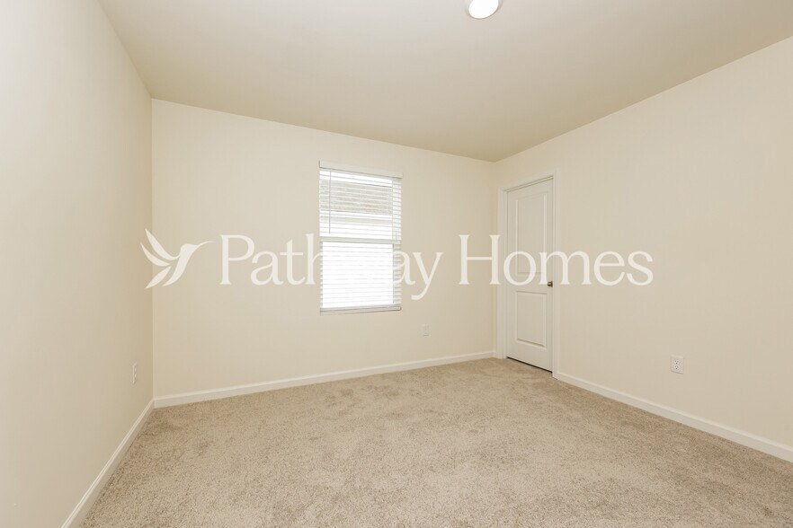 Building Photo - 1068 Large Poppy Dr