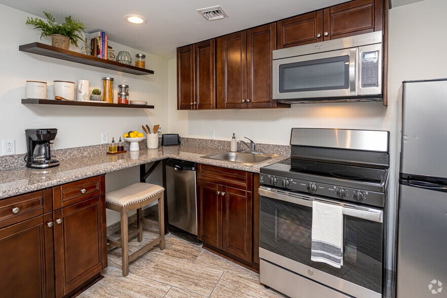 Copeland Tower Living 55+ Luxury Residence 2601 Severn Ave Metairie