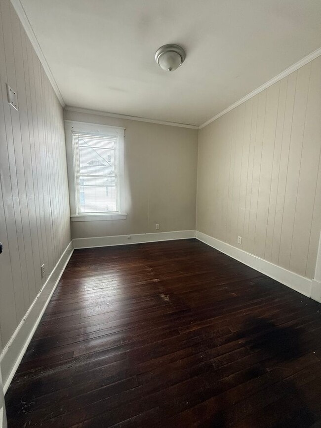 Building Photo - 353 Division St