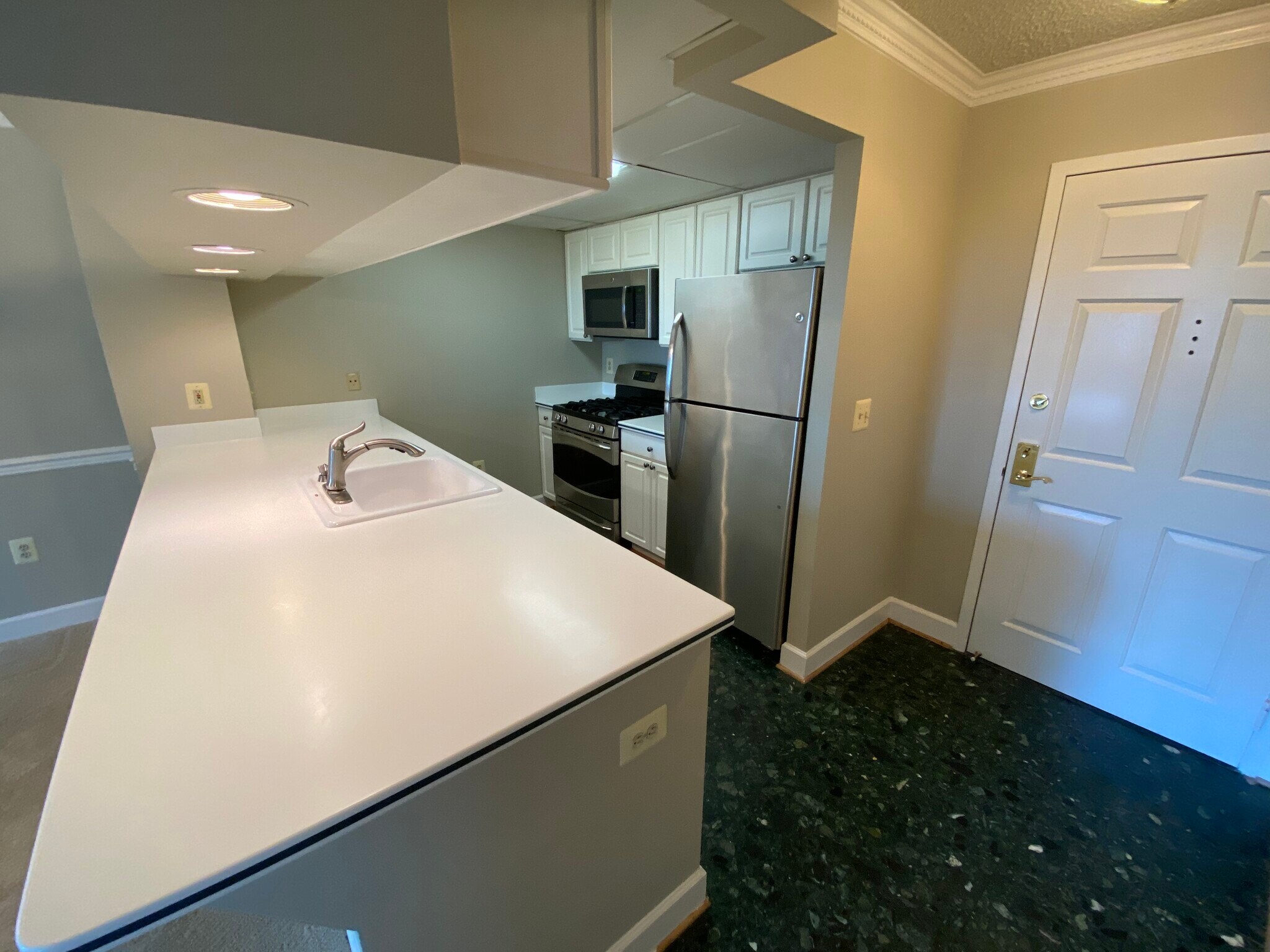 Kitchen - 1276 N Wayne St