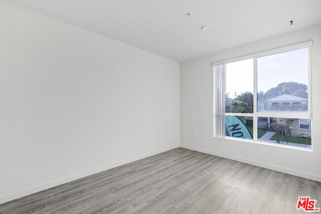 Building Photo - 3518 Chesapeake Ave