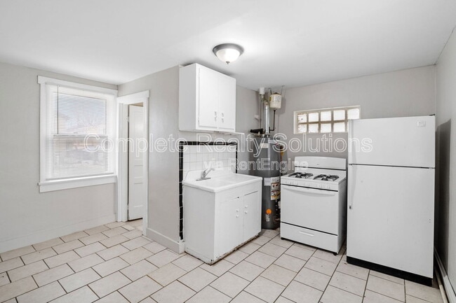 Building Photo - 221 W Felton Ave