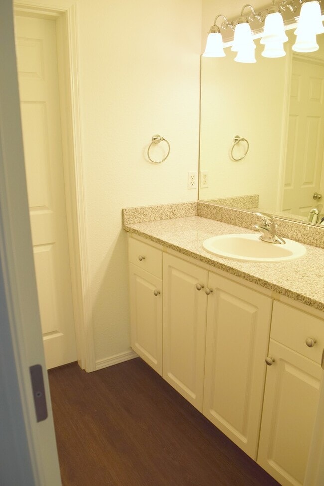 Building Photo - Beautiful, 3 Bed 1.5 Bath Home In Willamet...