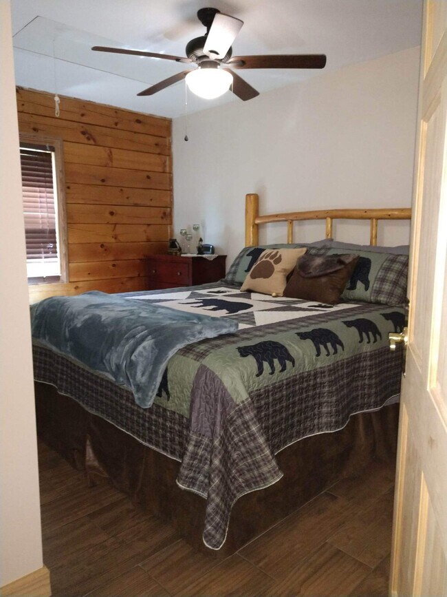 Building Photo - 8 Ridge St