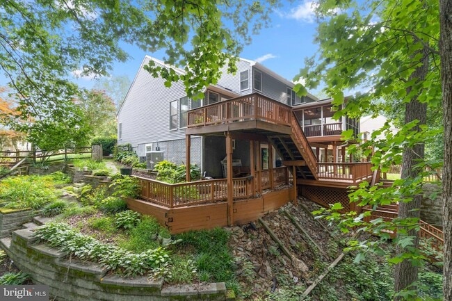 Building Photo - 6874 Caravan Ct