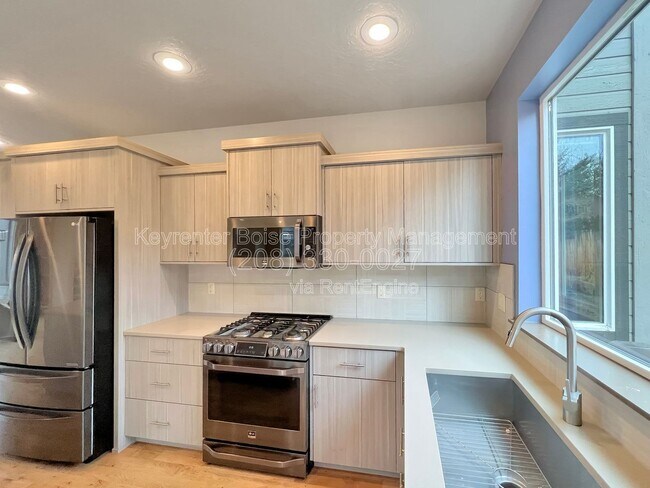 Building Photo - 2640 W Neff St