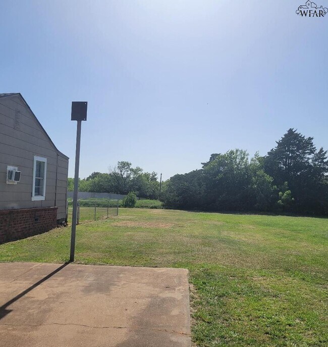 Building Photo - 1138 Covington St