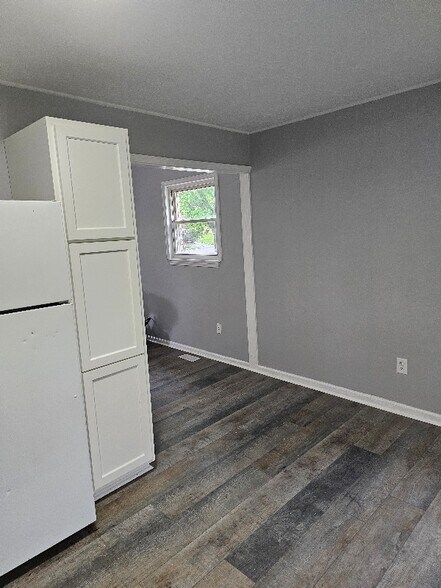 Building Photo - 321 Longview Dr