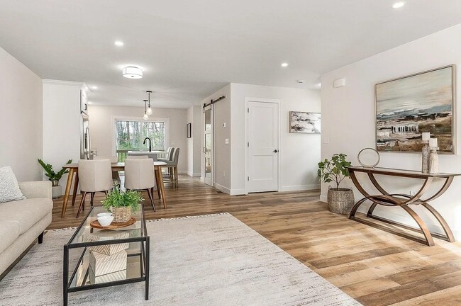 Building Photo - 27 Birch Hl Ln