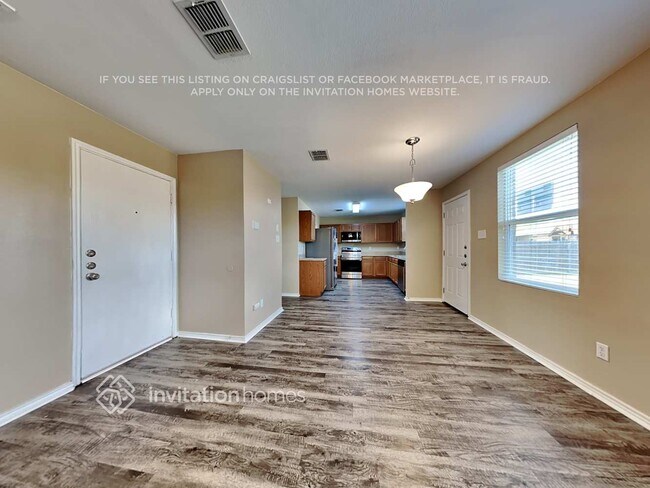 Building Photo - 805 Honey Hollow Dr