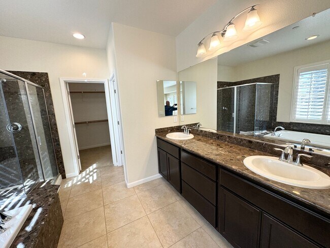Building Photo - Perfect Shape Single Family Home in Dublin Hills