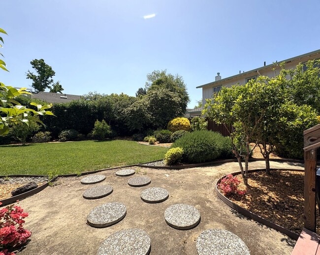 Building Photo - Charming Palo Alto Home with Beautiful Lan...