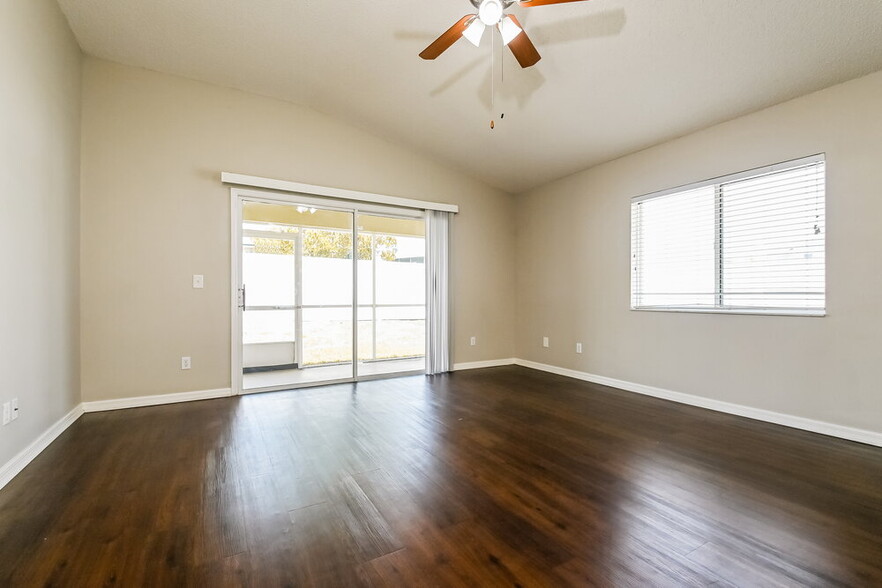 Building Photo - 12845 Longcrest Dr