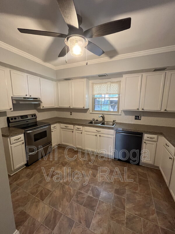 Building Photo - 358 Merriman Rd