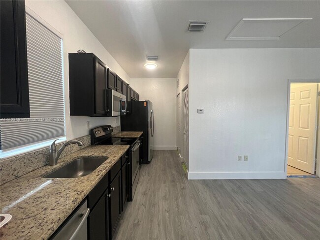 Building Photo - 16934 SW 92nd St Cir