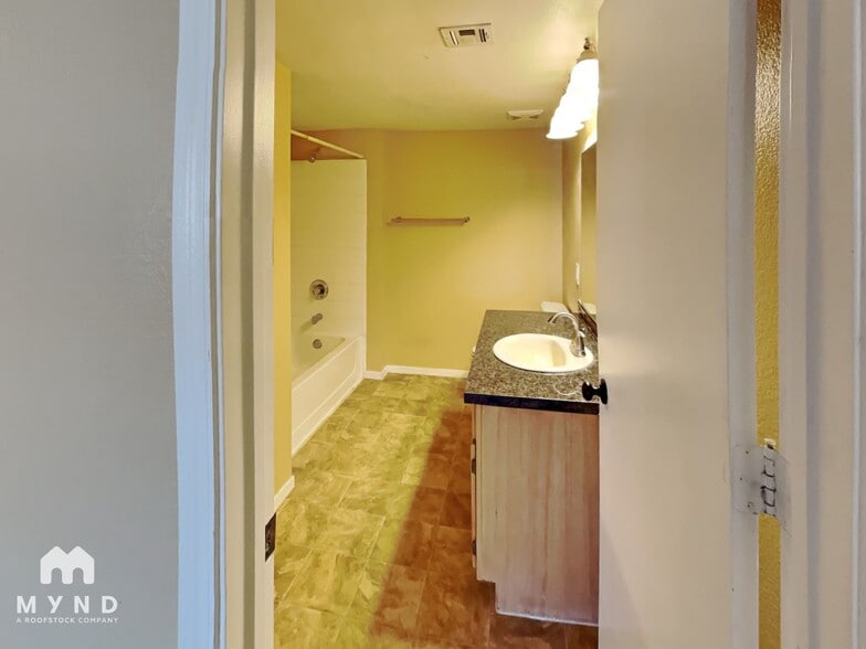 Building Photo - 45 Maleena Mesa St