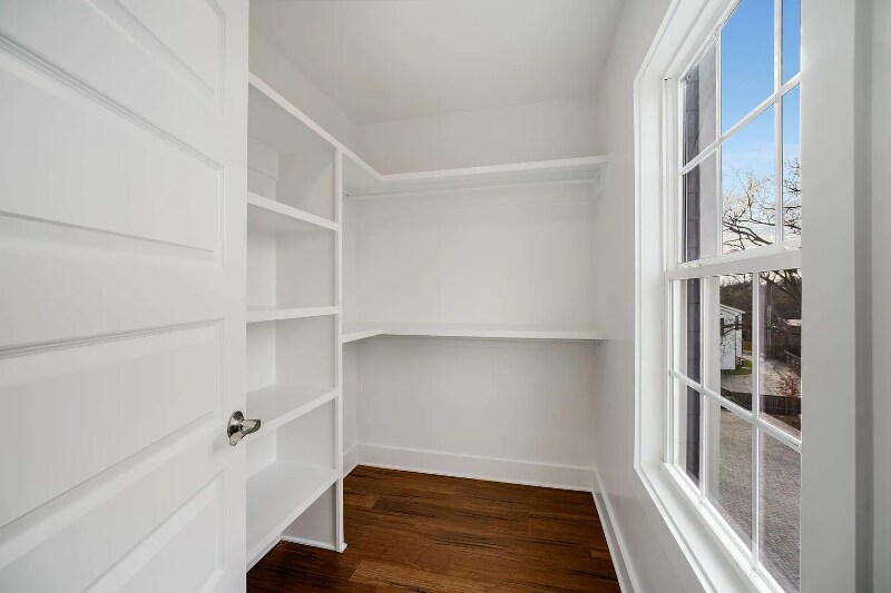 Building Photo - 192 Duke St