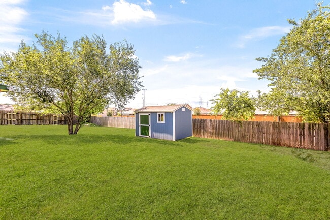 Building Photo - 8090 Chestnut Ash Dr