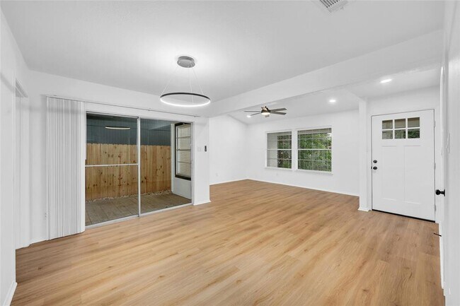 Building Photo - 12316 Bainbridge Ln