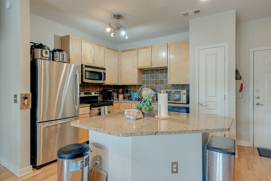 Kitchen - 3000 Vanderbilt Pl