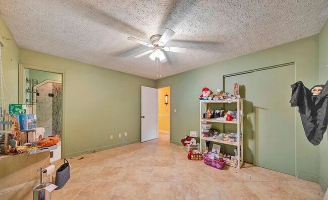 Building Photo - 809 Clifford Dr