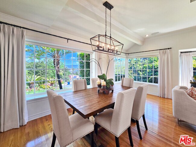 Building Photo - 3690 Crownridge Dr