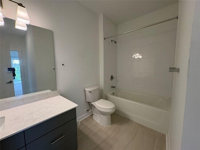 Building Photo - 525 Parkway Dr