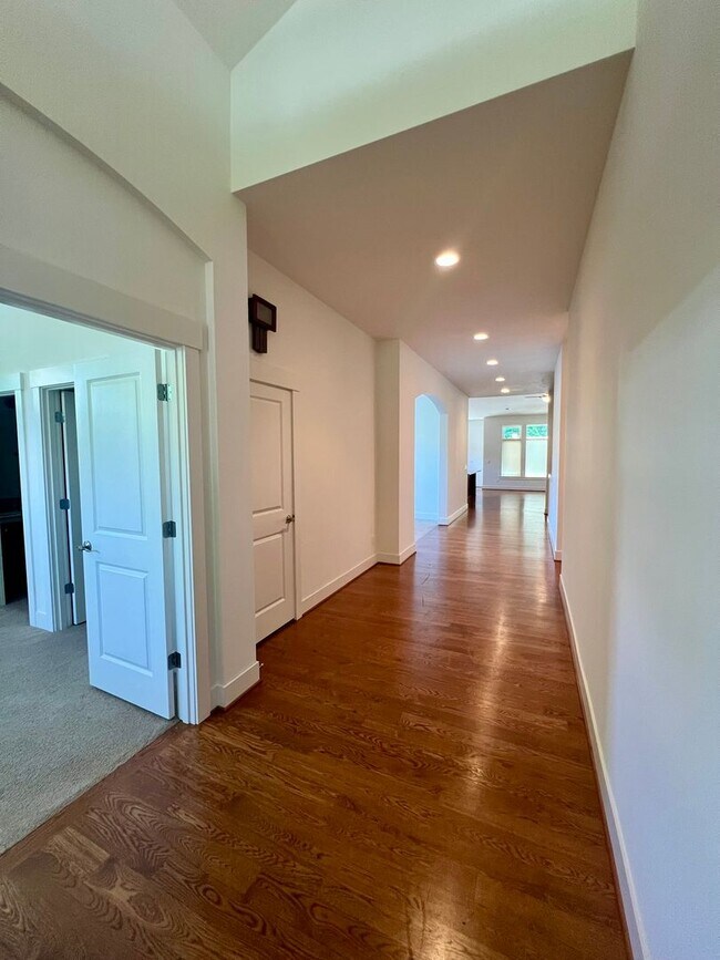 Building Photo - PENDING APPLICATION; Spacious Home on Golf Course  - All Bedrooms En Suite
