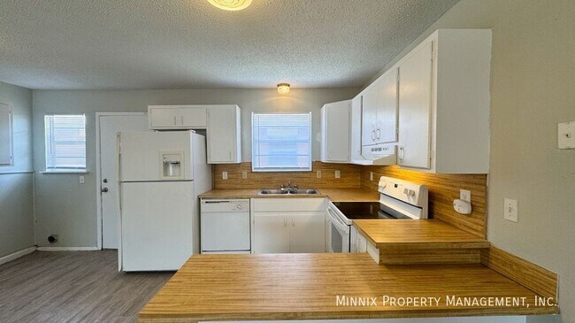 Building Photo - 2217 W 19th