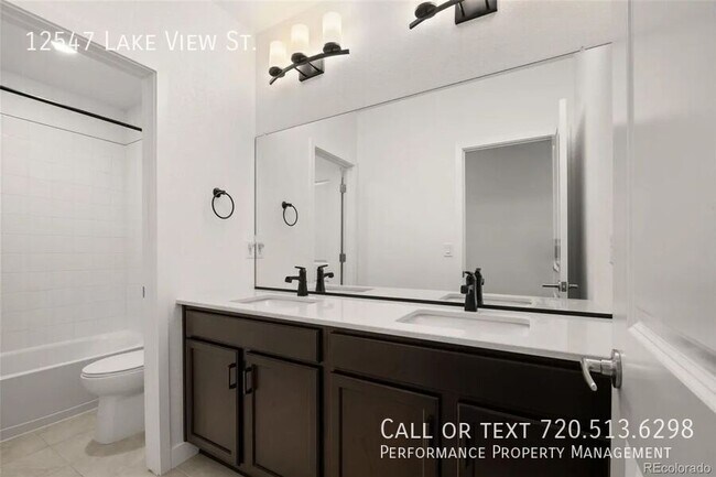 Building Photo - 12547 Lake View St