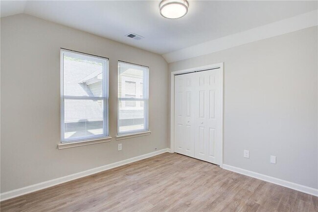 Building Photo - 1173 Arlington Ave SW