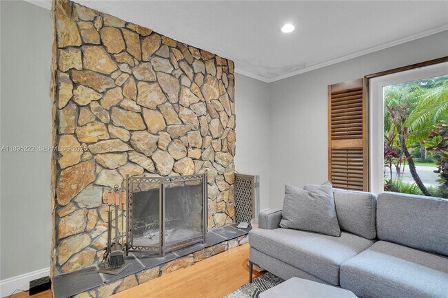 Building Photo - 1518 N Yale Dr